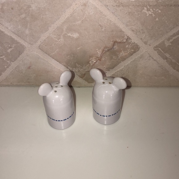 Vintage Disney Salt and Pepper Shackers - Picture 3 of 4